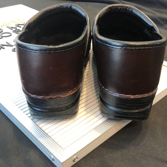 Dansko Nurse Clogs 38 - Picture 3 of 8